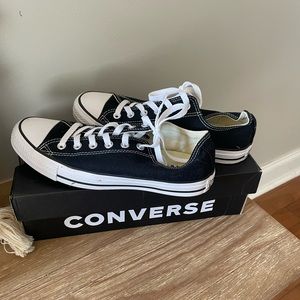 Like new Converse tennis shoes